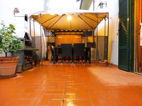 Appartamento su due piani in piazza dei Maestri D'Ascia, 9, Capraia e Limite