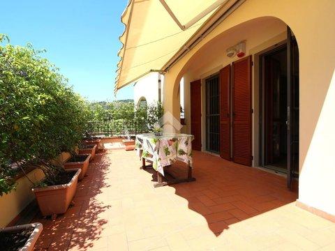 Trilocale in via Aretina, 129 /o, Fiesole