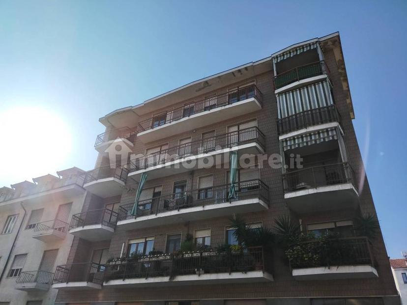 Bilocale via Cogne 21, Rebaudengo, Torino