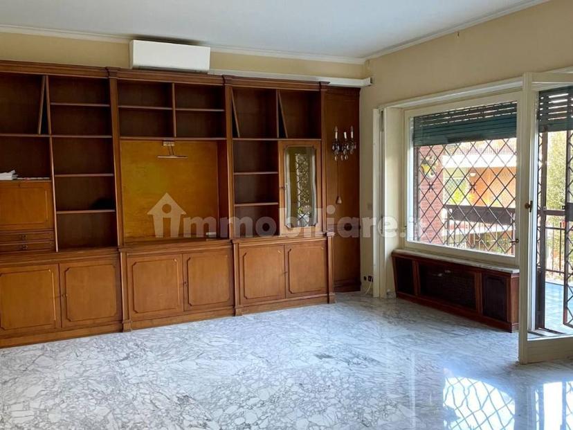 Appartamento via Alberto Cadlolo, Medaglie d'Oro, Roma