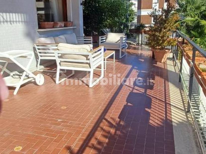 Appartamento buono stato, primo piano, Posillipo, Napoli