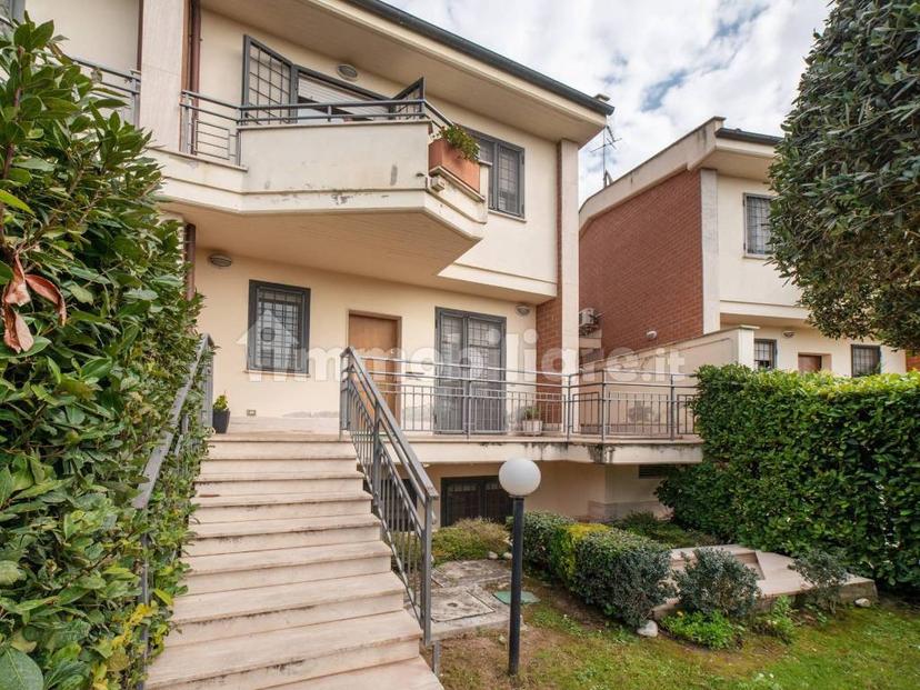 Villa a schiera via Pier Lorenzo De Vita 42, Mezzocammino, Roma