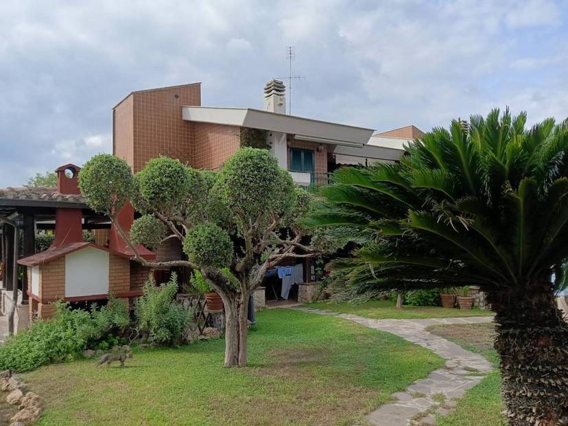 Villa plurifamiliare via Giovacchino Forzano, Talenti - Monte Sacro, Roma