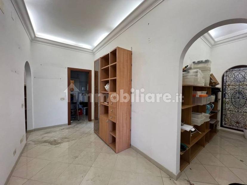 Bilocale buono stato, quinto piano, Cinecittà, Roma