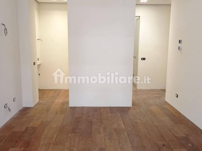 Bilocale piazza della Repubblica, Repubblica, Milano