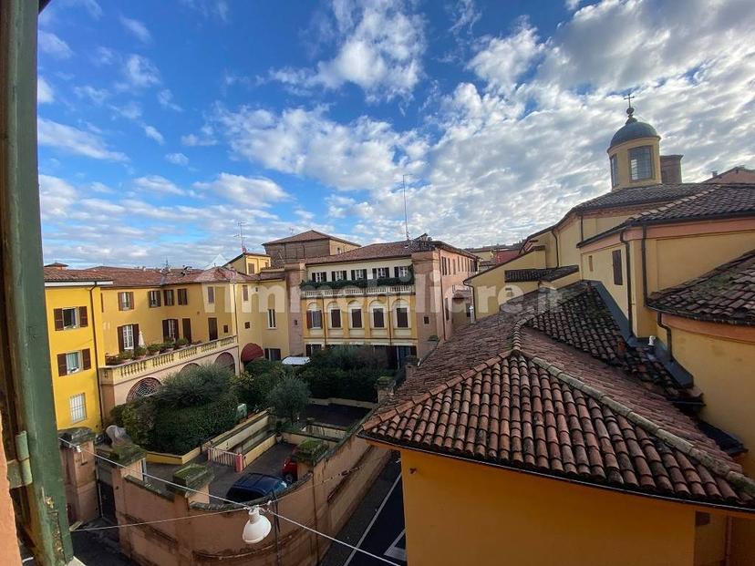 Quadrilocale ottimo stato, secondo piano, Centro Storico, Bologna