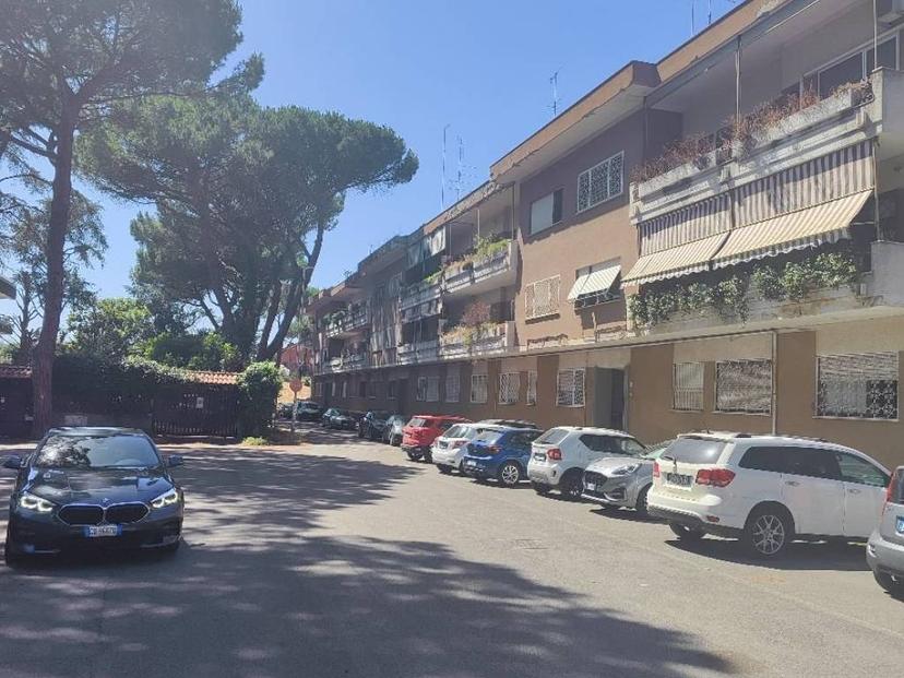 Quadrilocale via Fratelli Cervi, Mostacciano, Roma