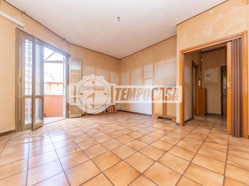 Trilocale via sagunto 19, Quadraro, Roma
