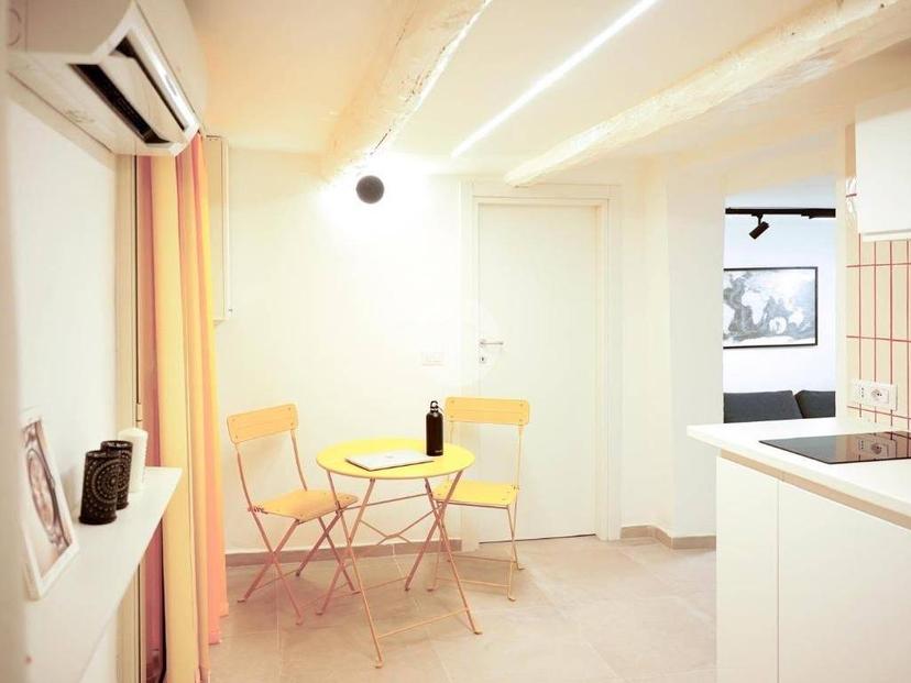 Bilocale Vico tarallari 4, Tribunali, Napoli