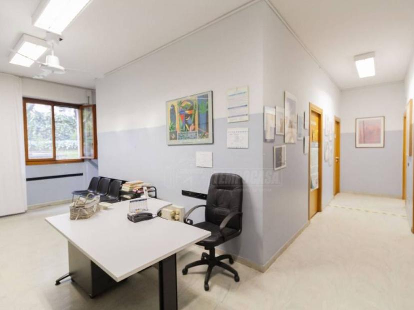 Appartamento viale San Gimignano 2//1, Lorenteggio, Milano