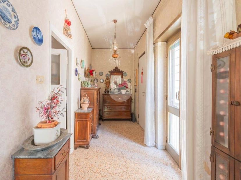 Quadrilocale da ristrutturare, primo piano, Gemelli - Pineta Sacchetti, Roma