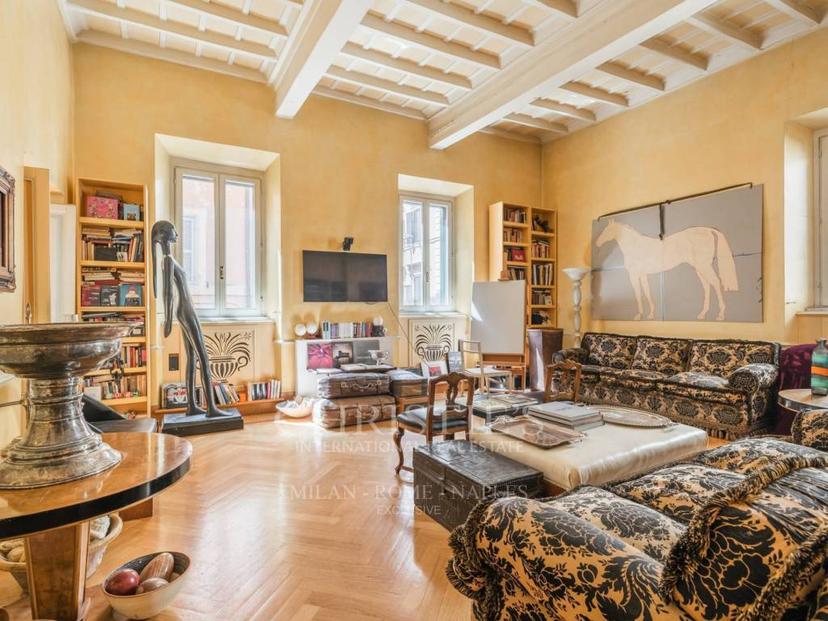 Trilocale via della Croce, Spagna, Roma