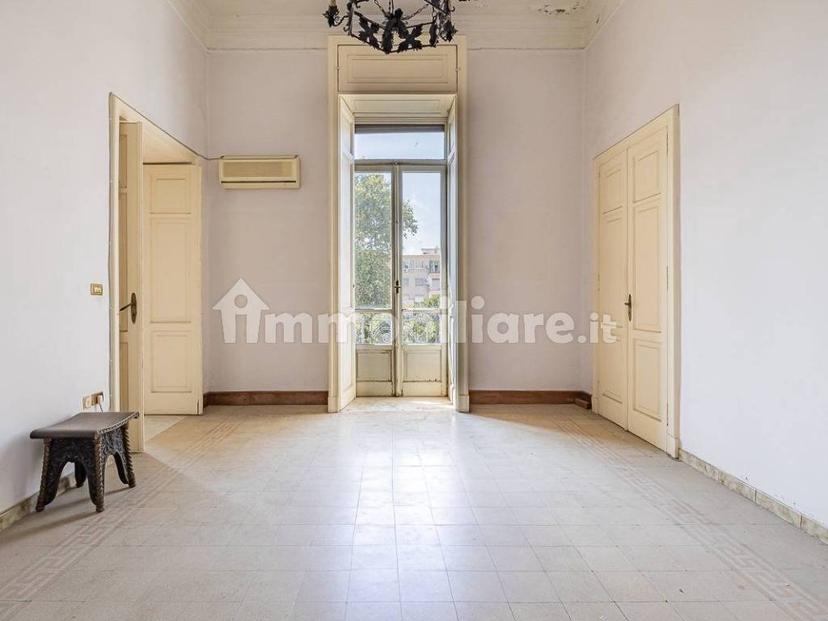 Appartamento via Giuseppe Fiorelli, Chiaia, Napoli