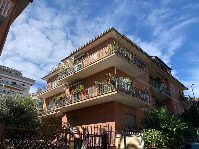 Bilocale via Trecate, Casalotti, Roma