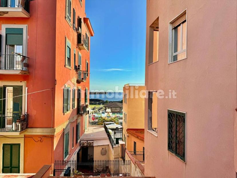 Trilocale via di Pozzuoli 48, Bagnoli, Napoli