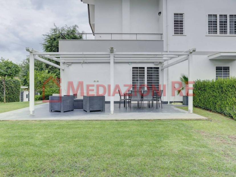 Villa bifamiliare, ottimo stato, 344 m², Axa, Roma