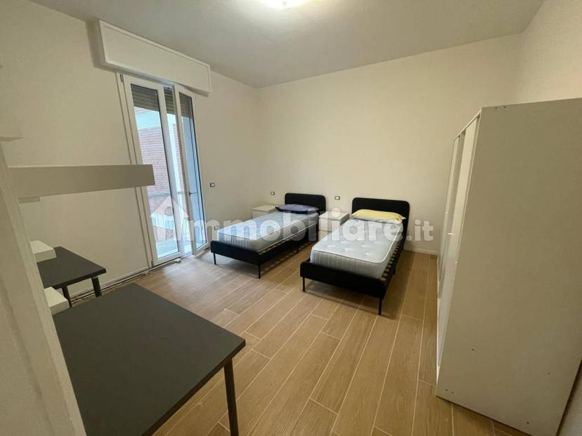 Stanza doppia via Reggio Emilia 5, Bologna