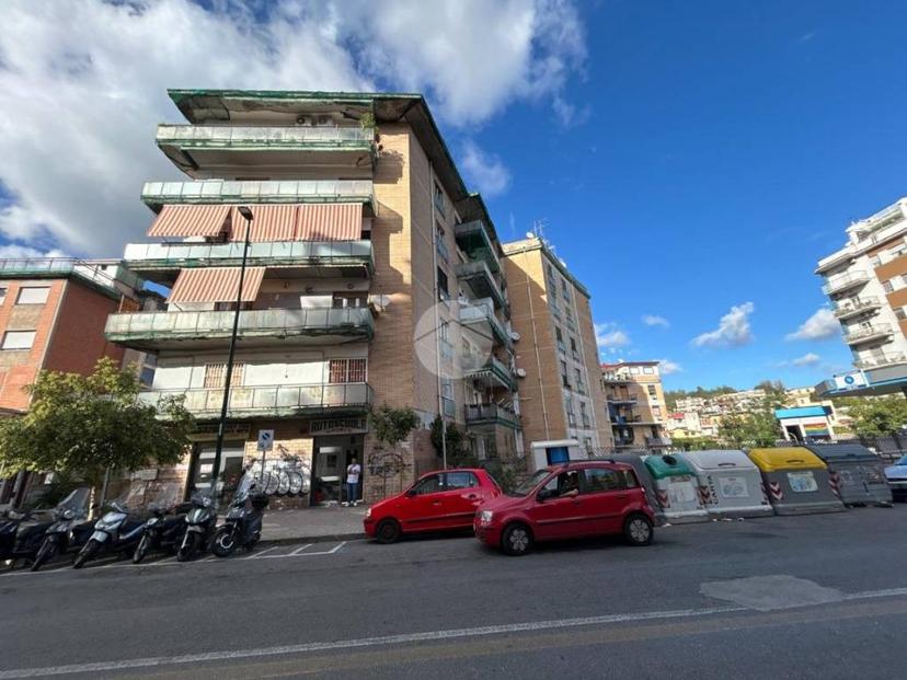 Trilocale via dell'epomeo 72, Soccavo, Napoli