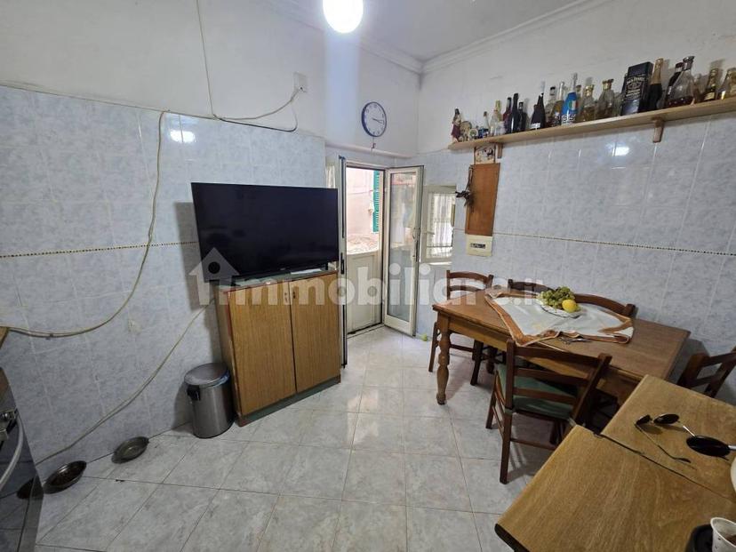 Bilocale via Fratelli Magnoni, Chiaia, Napoli