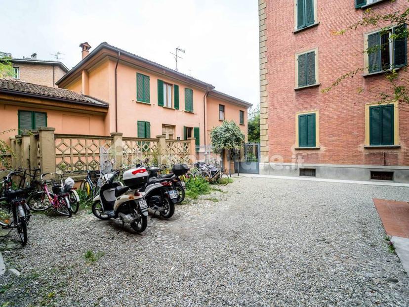 Trilocale via Castiglione 33, Santo Stefano, Bologna