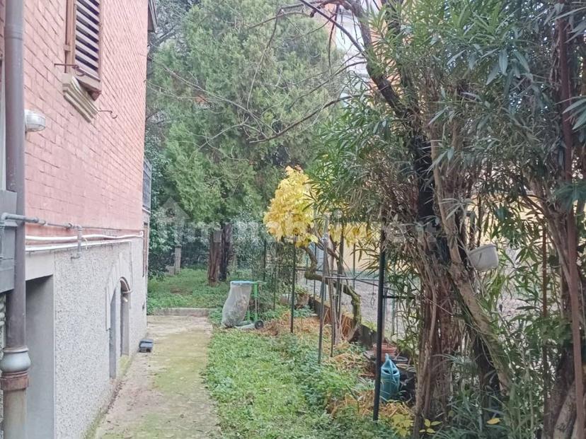 Villa unifamiliare, da ristrutturare, 330 m², Saragozza fuori Porta, Bologna