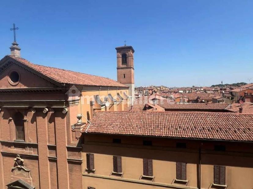 Quadrilocale via Monte Grappa, Centro Storico, Bologna