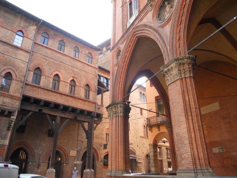 Appartamento via Rizzoli, Centro Storico, Bologna