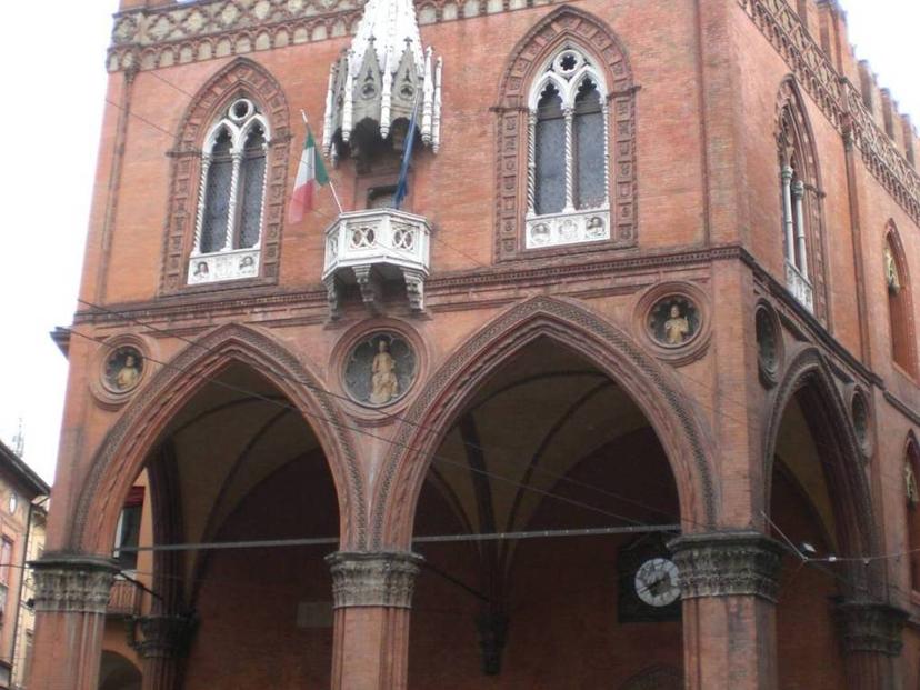 Trilocale via Rizzoli, Centro Storico, Bologna
