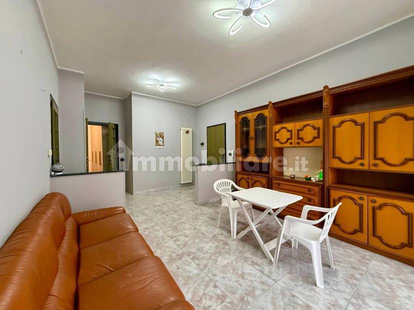 Trilocale via Molino Vecchio 1, Centro Storico, Imola