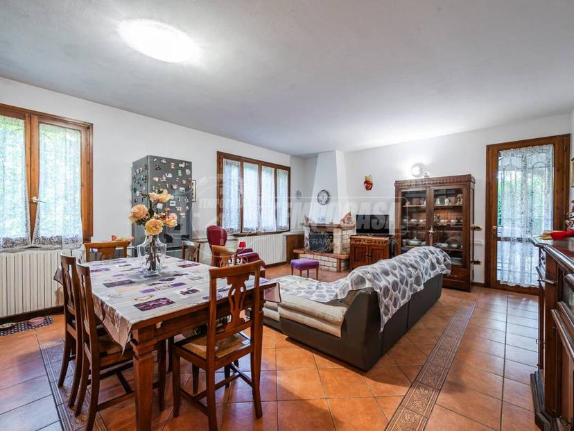 Appartamento in villa via Generale Enrico Riziero Galvaligi 138, Centro, San Pietro in Casale