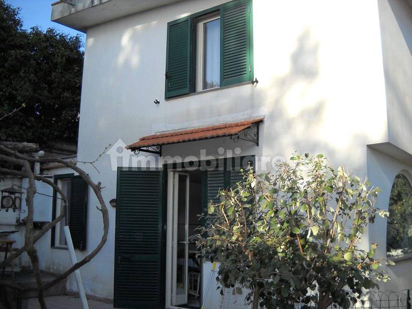Villa unifamiliare via Ripuaria 153, Varcaturo, Giugliano in Campania