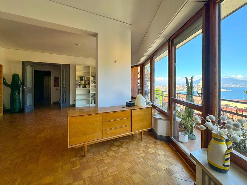 Appartamento in Via Pacuvio 15, Napoli