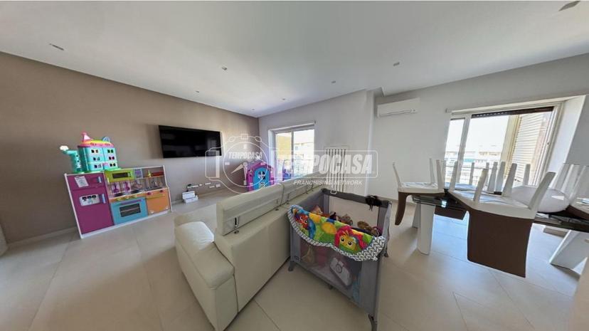 Appartamento in vendita, Viale degli Oleandri 9, Napoli