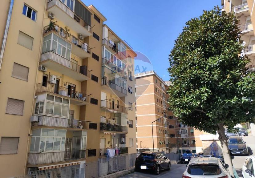 Vendita appartamento Via E. A. Mario 35 Napoli (NA)